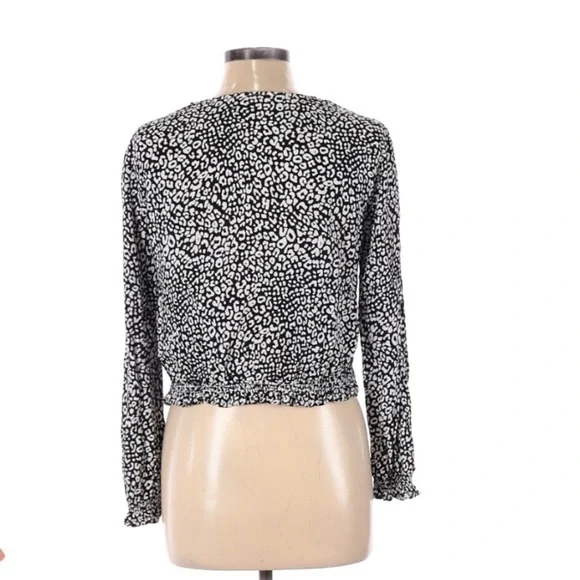 𝅺LEOPARD print long sleeve - Picture 2 of 3